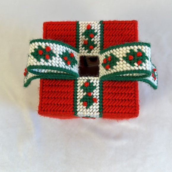 Christmas Tissue Box Cover Plastic Kit Completed Christmas Present Holly Bow - Picture 6 of 9